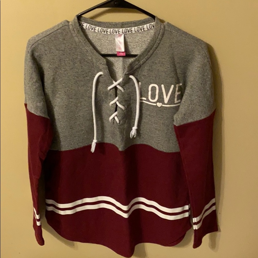Cozy 👚 only worn once Perfect condition 🌟